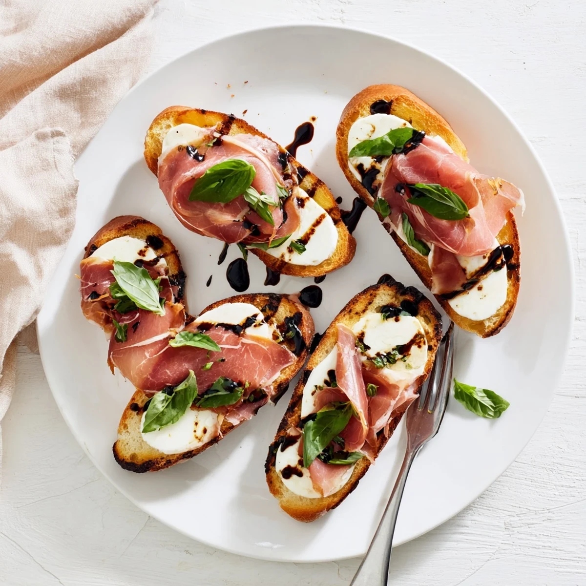 This Mozzarella Beef Prosciutto Crostini appetizer features savory roast beef, fresh basil, and crispy bread for gatherings.